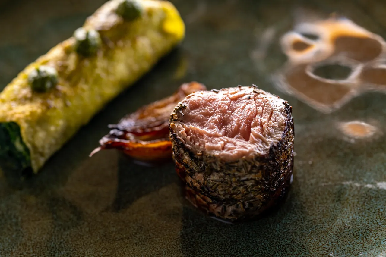 Grilled meat and garnish
