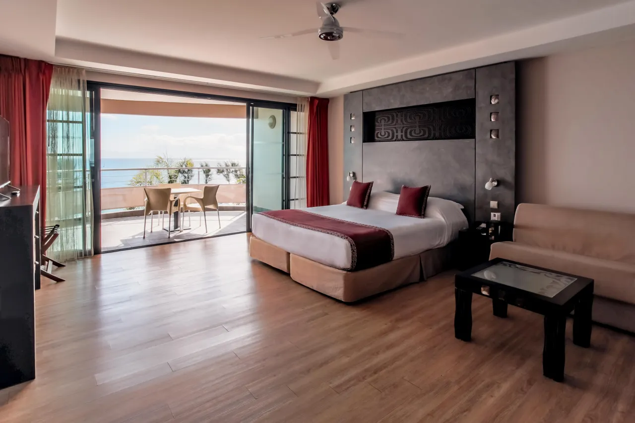 Bedroom opening onto a terrace