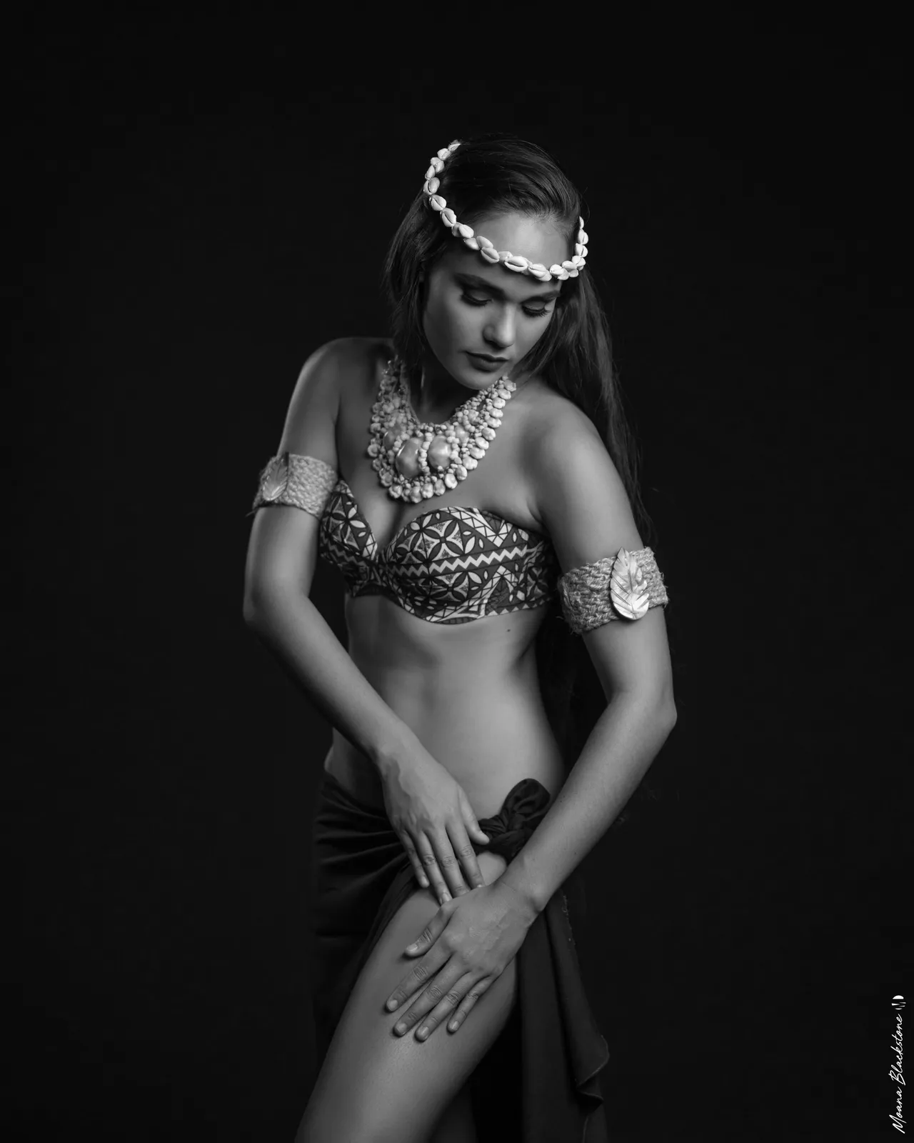 Portrait assis en costume à motifs